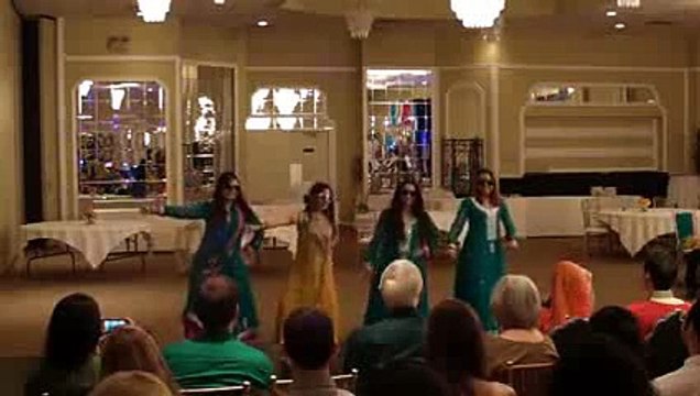 sadam sikar Mehndi dance Gorgeous Desi Girl Mehndi Dance Pakistani Wedding