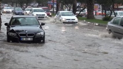 Adana'da 45 Dakikalık Yağış, Hayatı Olumsuz Etkiledi