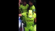 Pakistani Supporters Request to Shahid Afridi And Sarfraz Before Match | Lala Catch Out Nai Hona | Sarfraaz Dhokka Nai D