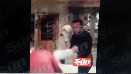 ¡Wayne Rooney recibe tremendo KO en su cocina! (VIDEO)