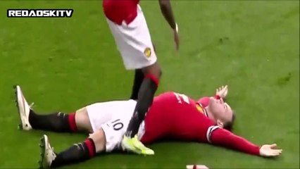 Wayne Rooney célèbre son but en imitant son KO