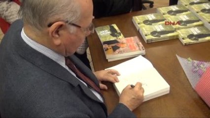 İzmir Emekli Orgeneral Yalman, Kitabını İmzaladı