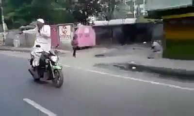 Bike Stunts in Pakistan Punjab Baba Ji Cha Gaye