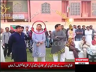 Ahmed Quraishi proves Umair Siddique's link with MQM by showing his rare picture with MQM MPA Faisal Sabzwari