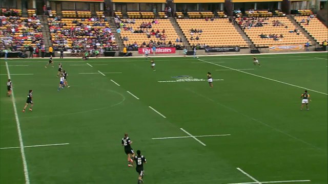 Sevens ReLive! Portia Woodman scores from the restart