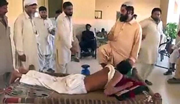 Dekhiye Yeh Jaali Peer Kya Kar Raha Hai, Leaked Video of Fake Peer From Sindh