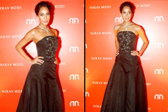 Lisa Haydon at the store launch of Nirav Modi