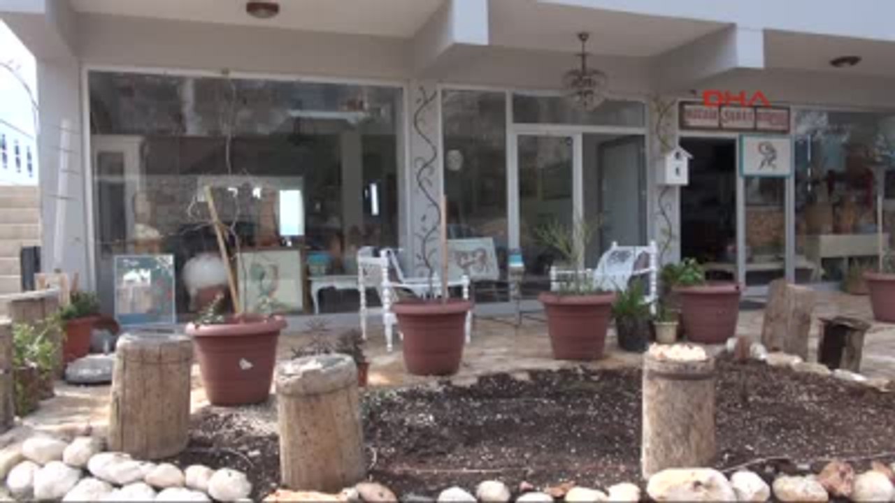 Antalya Kaş Doğadan Topladığı Materyalleri Sanata Dönüştürüyor