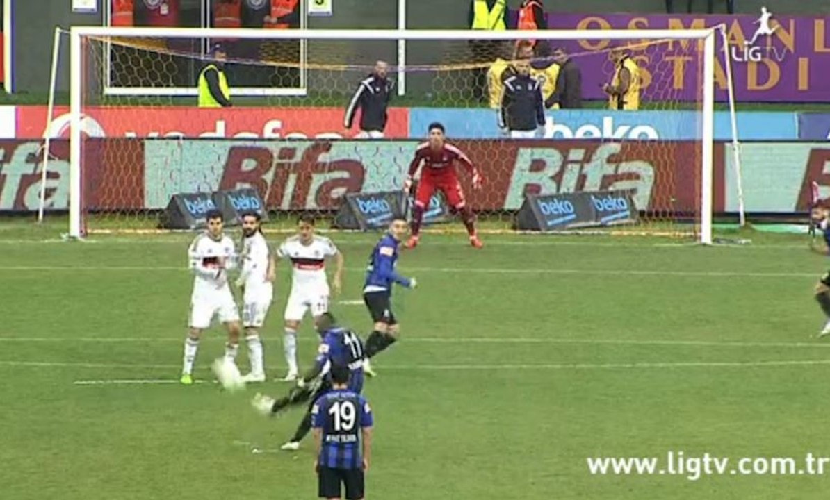 Le coup franc sensationnel de Drenthe !