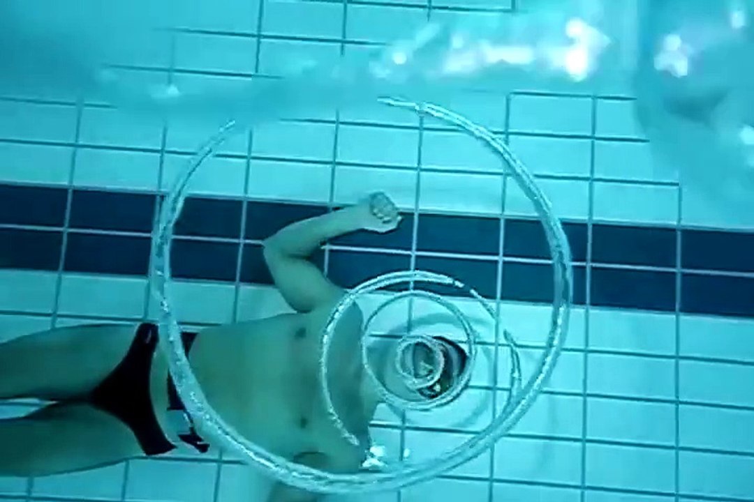 Amazing Underwater Bubble Rings