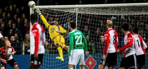 Kenneth Vermeer sort un arrêt exceptionnel sur une tête du gardien adverse