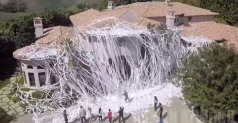 Ünlü Şakacı Bütün Evi Tuvalet Kağıdı İle Kapladı