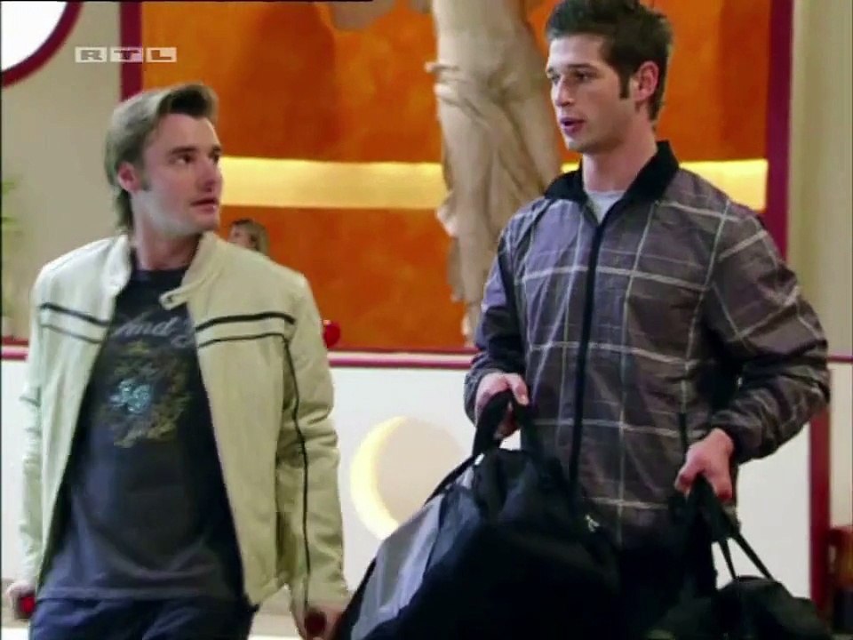 288DR_Deniz nimmt Roman in Schutz