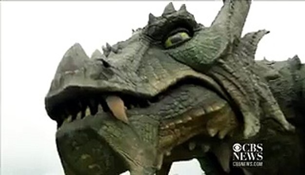 Watch- 2014 Guinness World Records' largest walking robot