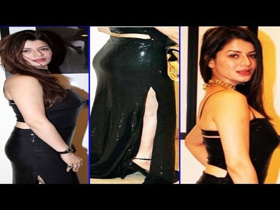 Kaynat Aroda Sex Videos - Hot Item Kainaat Arora Sexy Back Tight Bums Exposed In Black Gown - video  Dailymotion