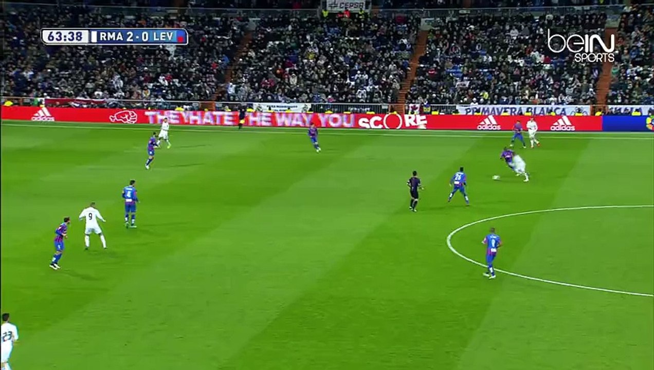 Benzema a failli marquer le but de l’année contre Levante