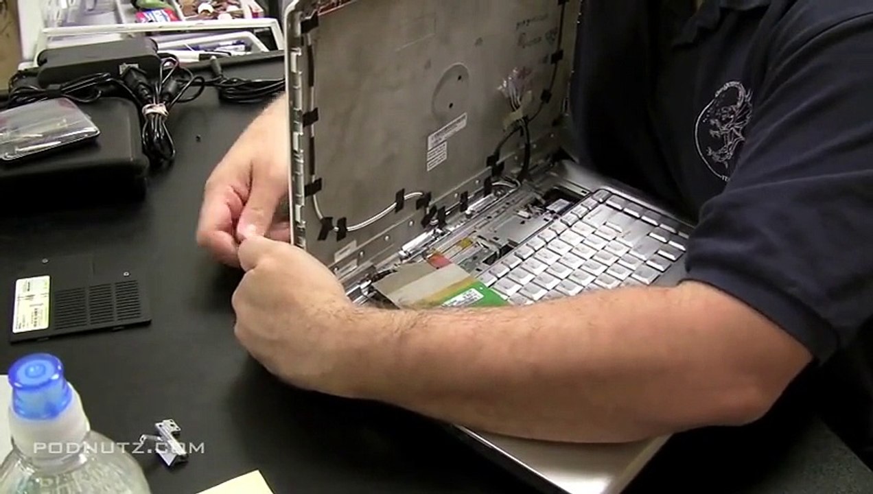 Laptop repair videos - Screen Back Cover Replacement Dell Inspiron 1521_(480p)