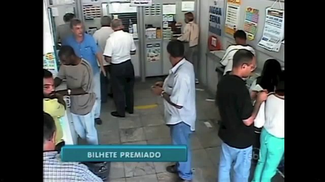 Caméra cachée _ Il jette un ticket de loto gagnant de 10000€ à la poubelle