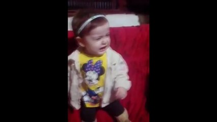 Bebé reacciones con la música