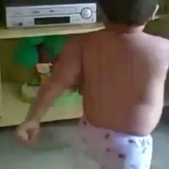 Niño bailando