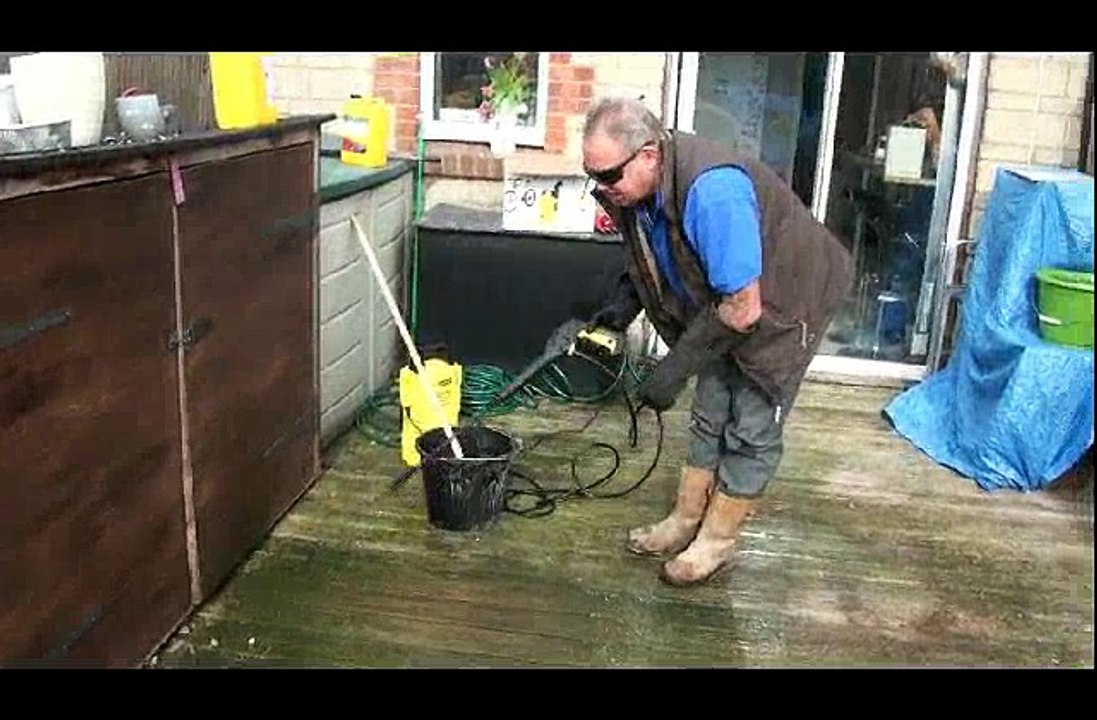 Howto clean and power-wash decking and patios