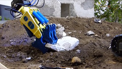 Liebherr 960SME and Liebherr 944 in Demolition Teamwork