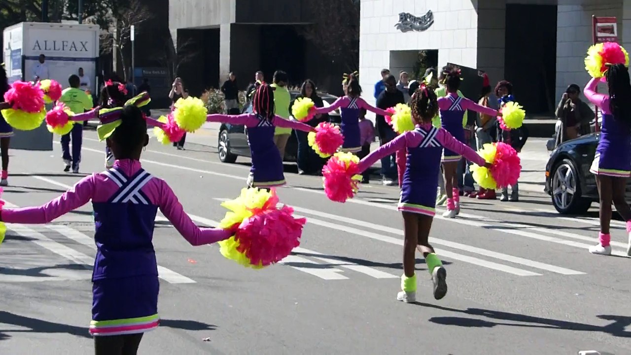 Cheerleader Mardi Gras 1