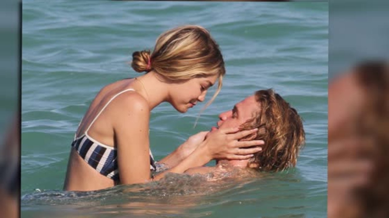 Gigi Hadid und Cody Simpson wieder vereint am Strand