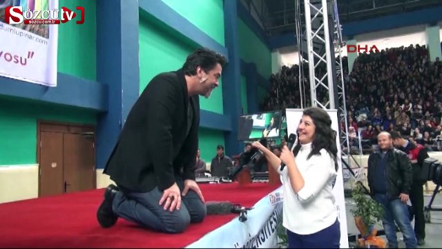 Beyazıt Öztürk ayakkabıyla fotoğraf çektirdi