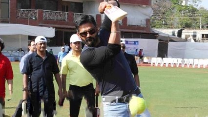 Sunil Shetty @ DENA BANK PREMIER LEAGUE Cricket Tournament