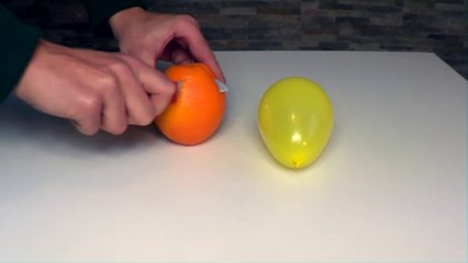 Download Video: Eclater des ballons avec du zeste d'orange