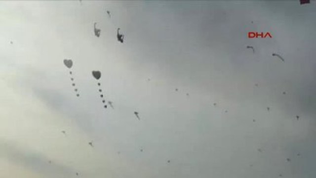 Dev Uçurtmaya Ayağı Takılarak Havalanan Çocuk 25 Metreden Yere Çakıldı