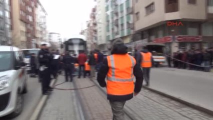 Eskişehir Tramvay Altında Kalarak Öldü