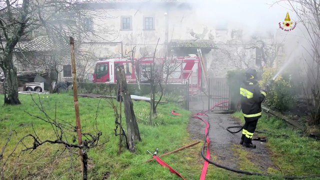 Borgo San Lorenzo (FI) - In via Traversi località Luco incendio di un tetto di un'abitazione (17.03.15)