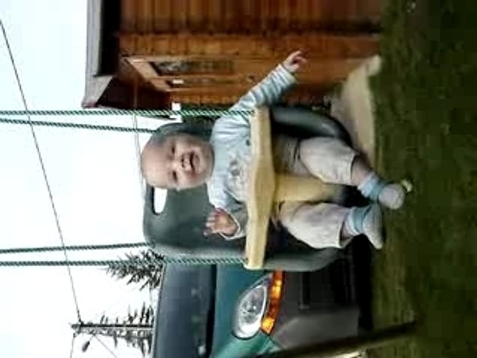 Elouan sur la balançoire le 12.03.07