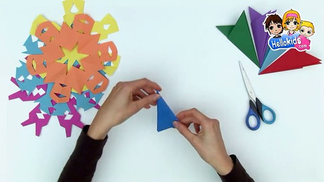 BRICOLAGE NOEL : Faire un flocon de neige avec une serviette en papier