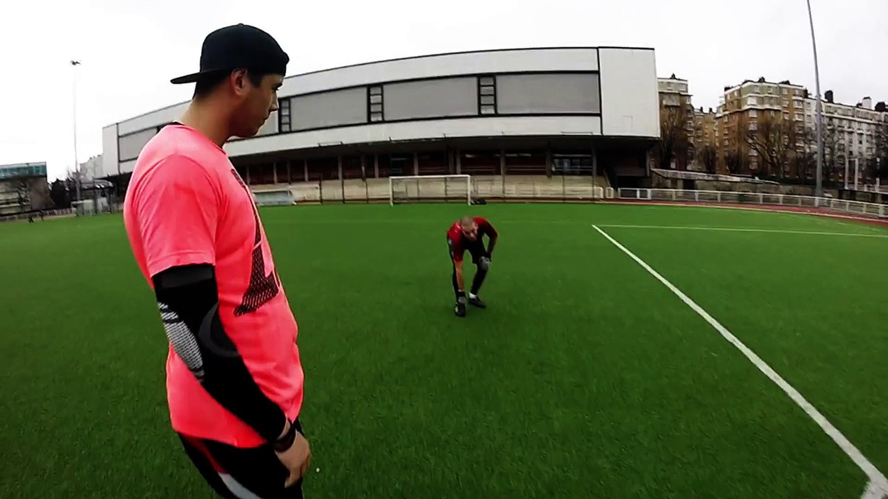 Les copains, un ballon, le samedi matin, des lucarnes, et d'autres choses inavouables