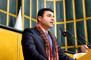 HDP'li Demirtaş'tan Tek Cümlelik Grup Toplantısı