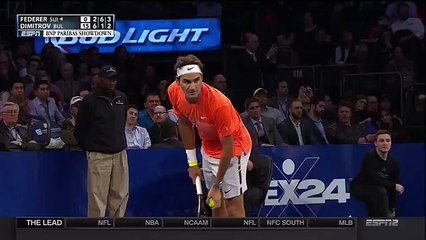 Federer Joue avec un enfant au tennis durant un match