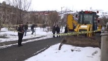 Erzurum Kadını 10 Bıçak Darbesi ile Öldürüp İş Makinesinin Altına Attılar Ek Görüntülerle