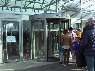 Vigile noyé: climat tendu au début du procès de quatres hommes à Bobigny