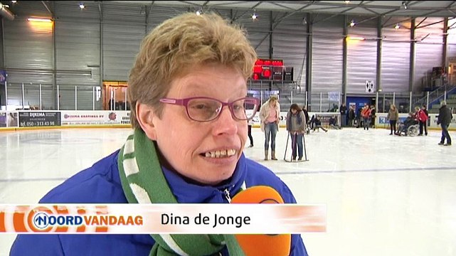 Gerard Kemkers geeft gehandicapte kinderen schaatsles - RTV Noord