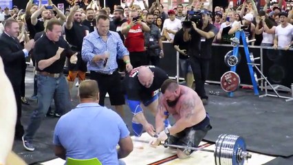 Record du monde - Arnold Schwarzenegger encourage Eddie Hall, qui soulève 462 kilos