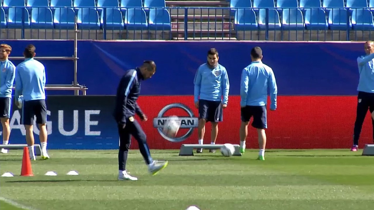 Simeone als Ball-Artist vor Bayer-Duell