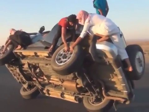 Really Crazy way to change Vehicle Tire