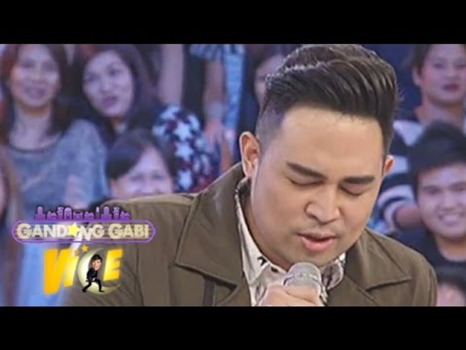 Jed impersonates Manny Pacquiao