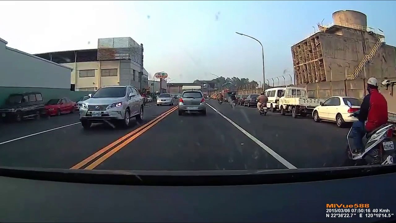 Un scooter cause un accident