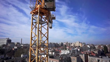 Un grutier content de voir un drone