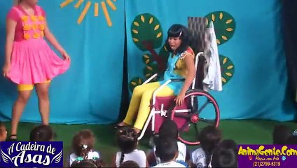 cenas da coreografia final de  A CADEIRA DE ASAS no CEMAB