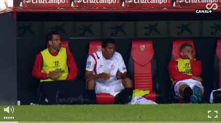 Sevilla defender Fernando Navarro caught having cheeky whiz on the bench‬ - HD